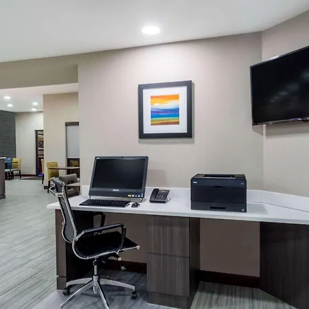 Baymont By Wyndham Clarksville-3