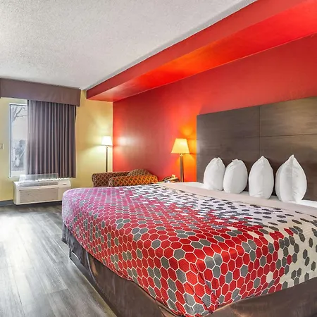 Econo Lodge & Suites Clarksville Near Governors Square Mall-3