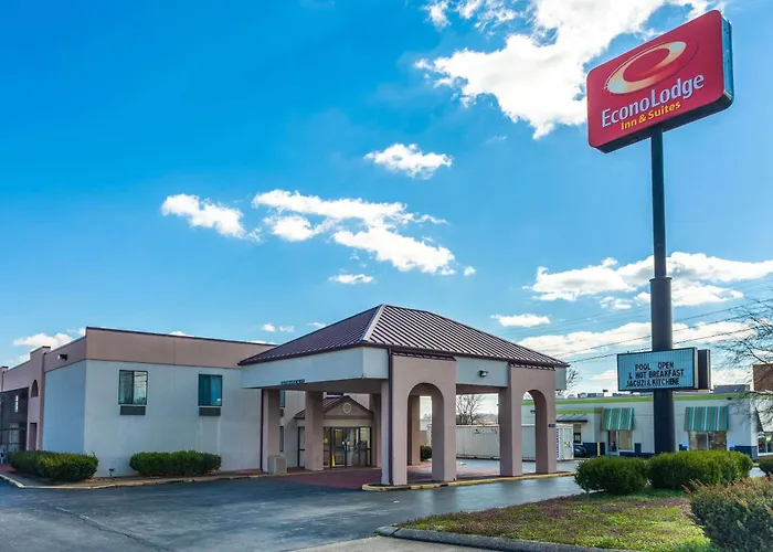 Motel: Econo Lodge & Suites Clarksville Near Governors Square Mall
